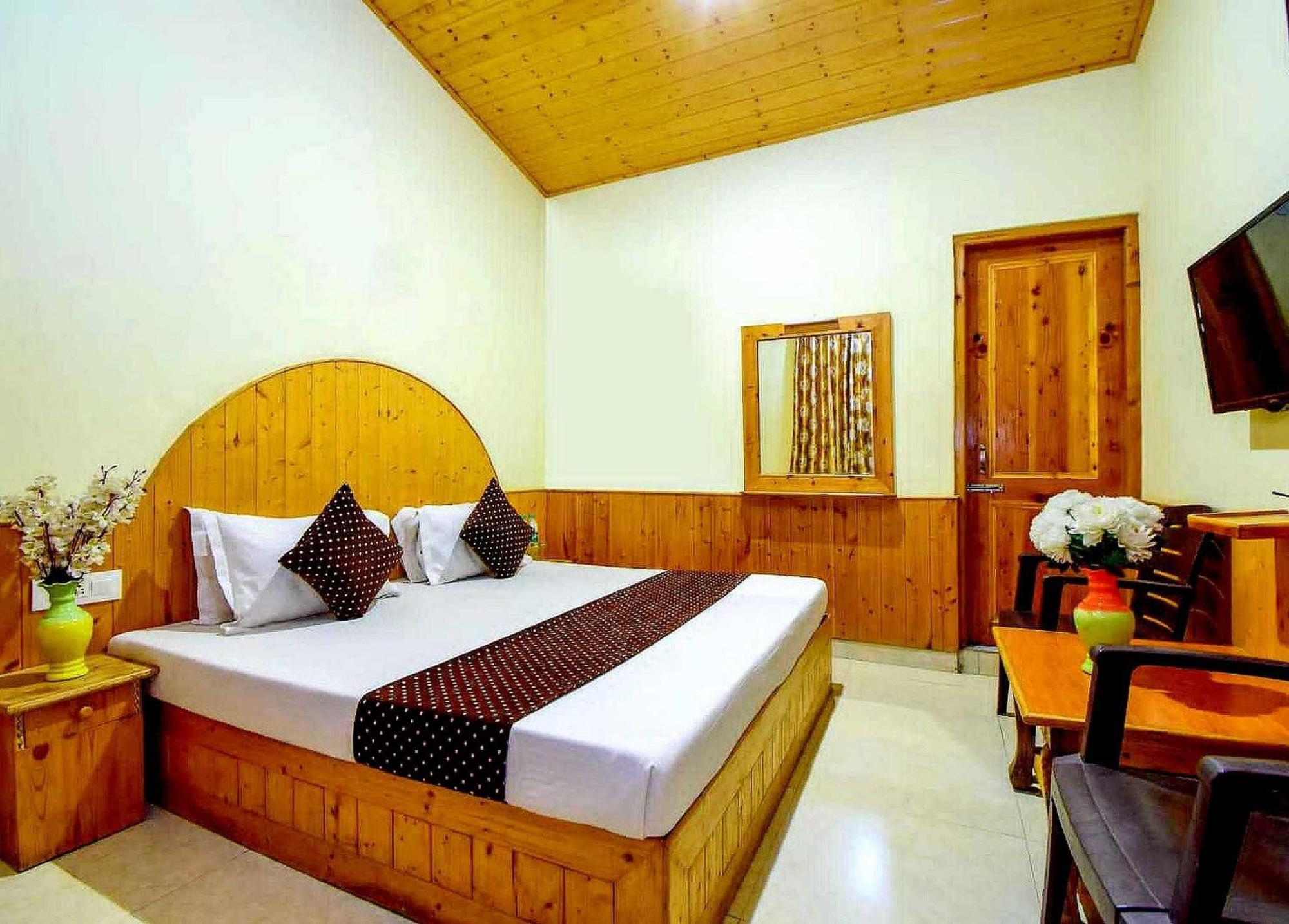 Oyo Flagship 82405 Cochin Villa Маналі Екстер'єр фото