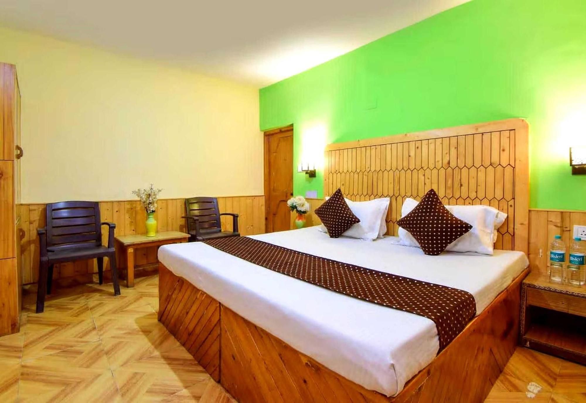 Oyo Flagship 82405 Cochin Villa Маналі Екстер'єр фото